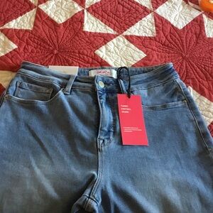 NWT Mo Co Boutique Cropped Kick Flare Jeans